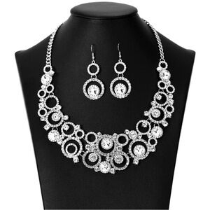 Paparazzi Dazzling Silver Necklace Set “ The Jennifer Z Piece”